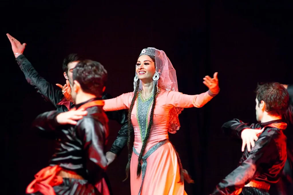 Georgian-female-Dancer-erisioni
